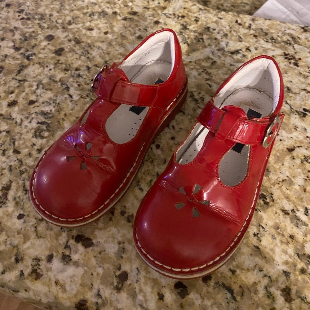 Kid express red shoes